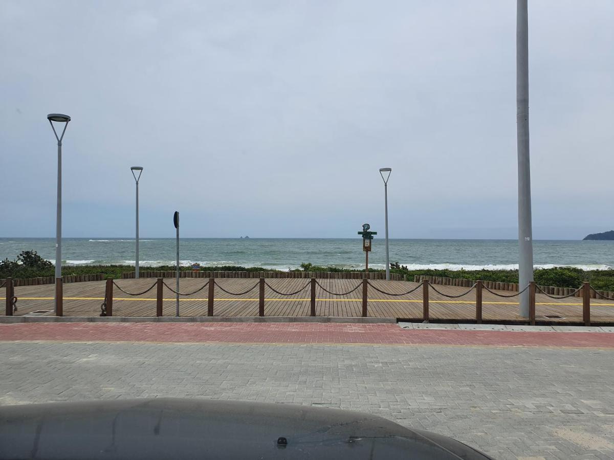 Apto Solar Da Praia Piçarras Eksteriør billede